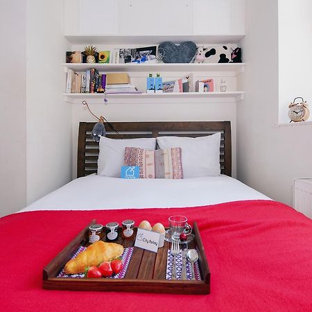 Bright Gratton Road Apartment Лондон Екстер'єр фото