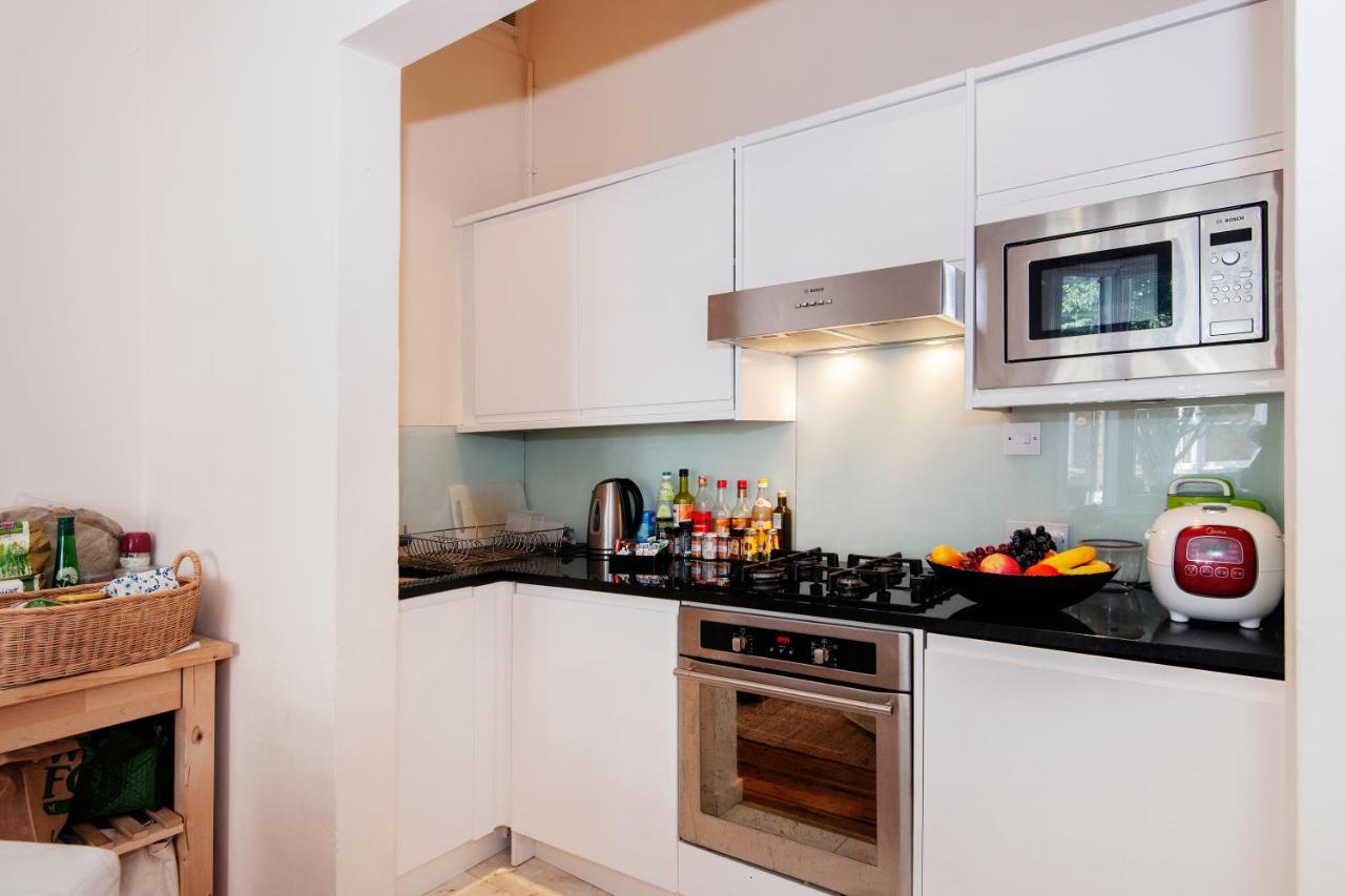 Bright Gratton Road Apartment Лондон Екстер'єр фото