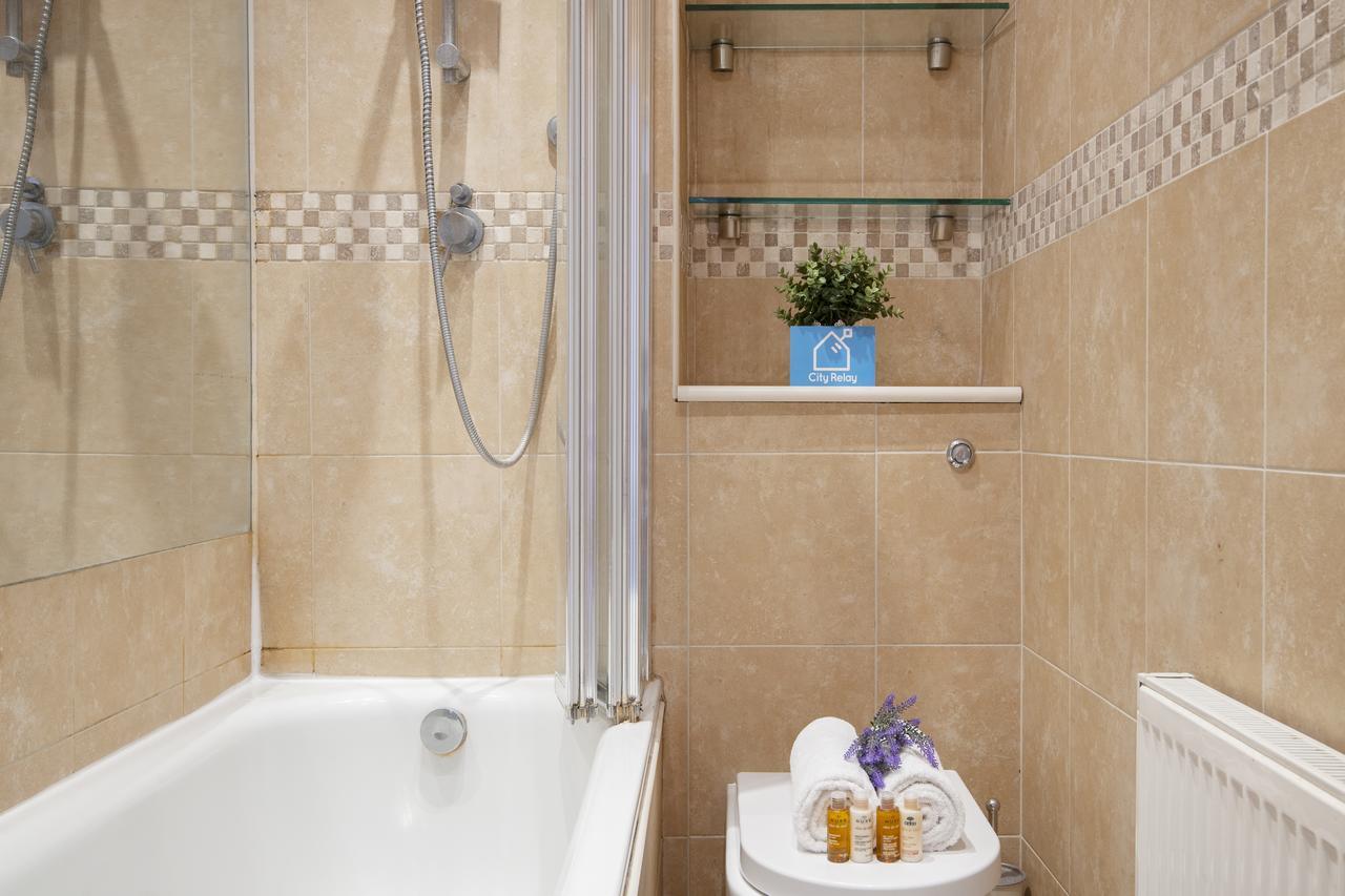 Bright Gratton Road Apartment Лондон Екстер'єр фото