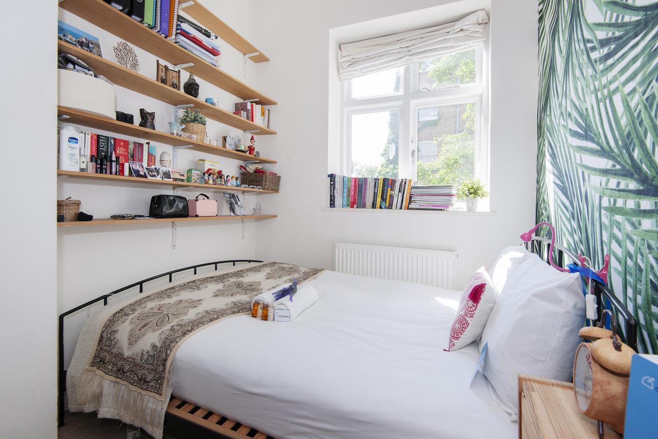 Bright Gratton Road Apartment Лондон Екстер'єр фото